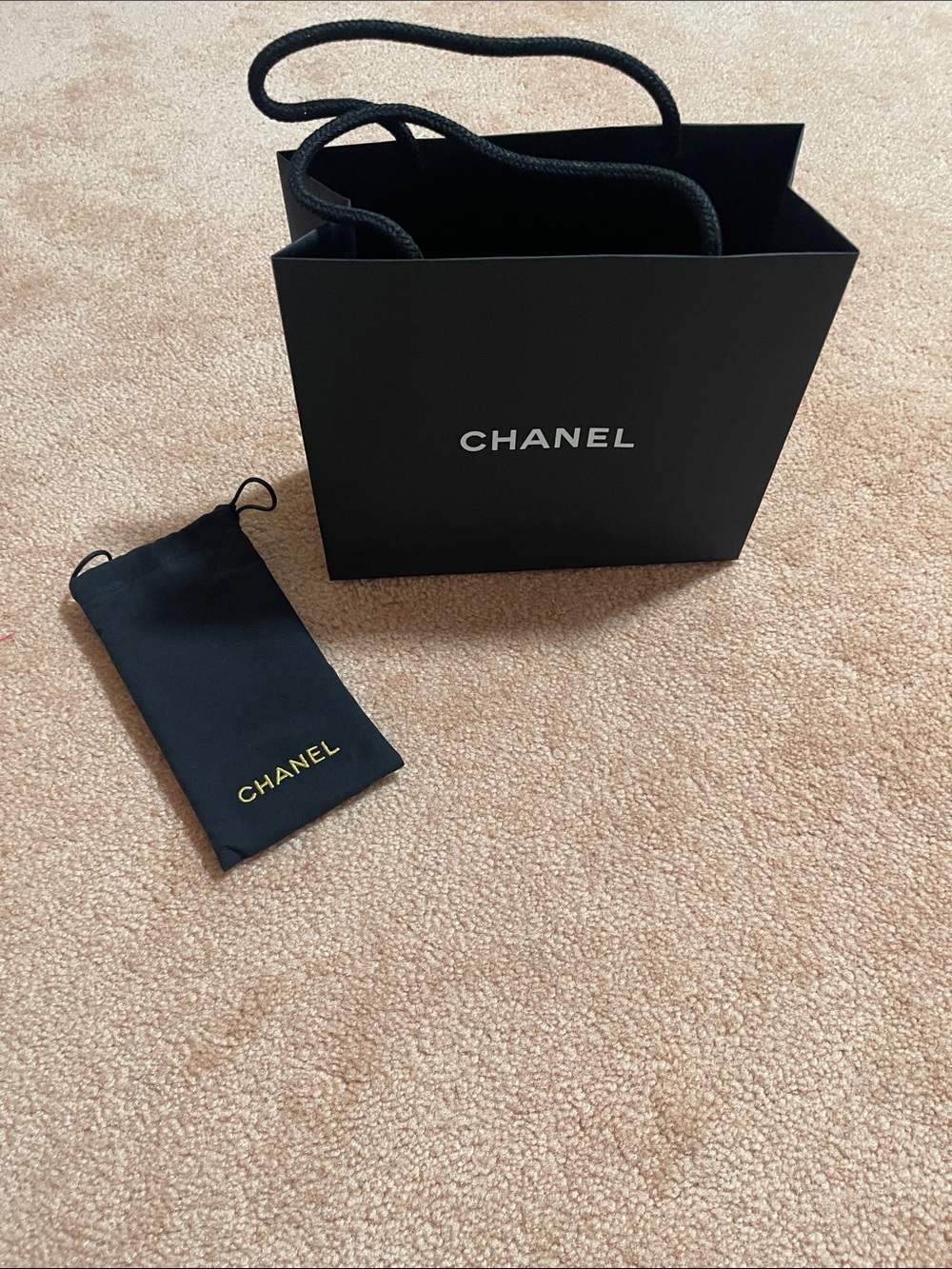 CHANEL Black Paper Gift Bag with Gold-Logo Dust Pouch brand new never used